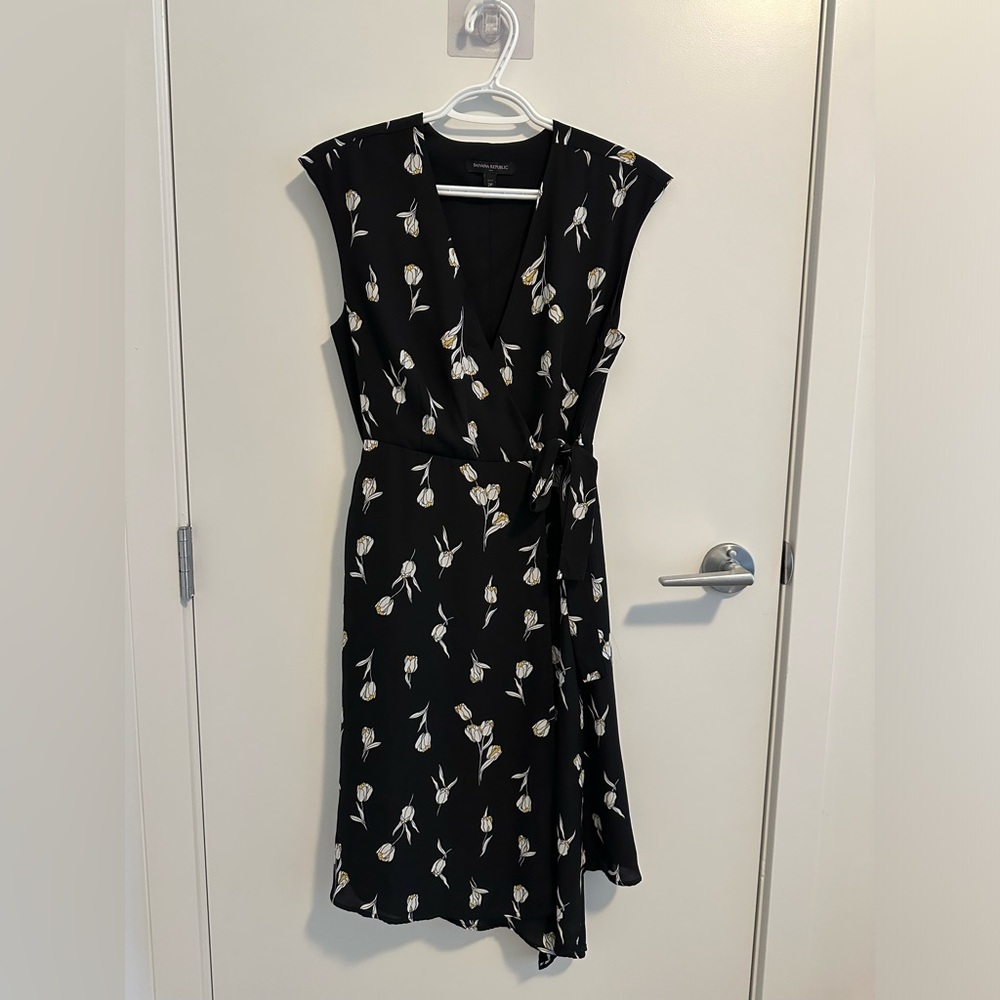 Banana Republic PETITE FLORAL PRINT MIDI WRAP DRESS